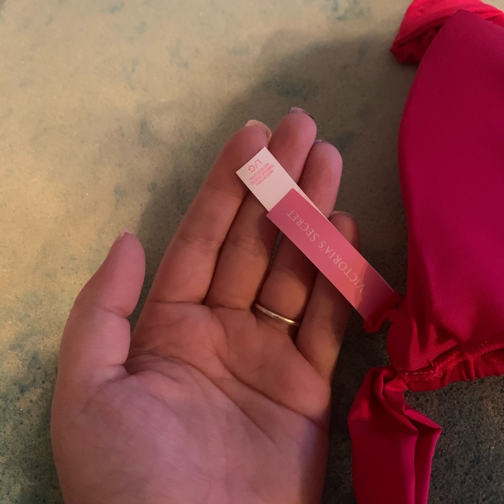 NWOT Victoria Secret bikini top.